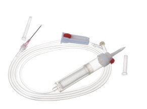 Buon prezzo Insieme eliminabile di trasfusione di sangue con il connettore della serratura di Luer dell'ago di Hypodemic in linea